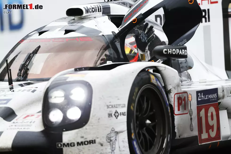 Nico Hülkenberg (WM-10. mit 58 Punkten) erlebt sein Highlight des Jahres nicht auf der Formel-1-Strecke, sondern bei den 24 Stunden von Le Mans, die er gemeinsam mit Earl Bamber und Nick Tandy auf Porsche gewinnt. Mit drei Top-8-Ergebnissen hintereinander fährt er im Juni/Juli aber auch bei Force India in guter Form. Foto zur News: Nico Hülkenberg (WM-10. mit 58 Punkten) erlebt sein Highlight des Jahres nicht auf der Formel-1-Strecke, sondern bei den 24 Stunden von Le Mans, die er gemeinsam mit Earl Bamber und Nick Tandy auf Porsche gewinnt. Mit drei Top-8-Ergebnissen hintereinander fährt er im Juni/Juli aber auch bei Force India in guter Form.