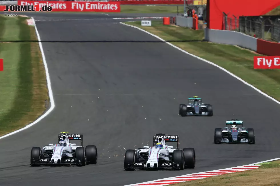 Einen Tiefpunkt erlebt aber auch er beim Williams-Heimspiel in Silverstone, wo er in der Anfangsphase klar schneller fahren könnte als der führende Teamkollege, aber via Stallorder lange zurückgepfiffen wird. Im Nachhinein darf spekuliert werden, ob das seinen ersten Grand-Prix-Sieg verhindert hat. Zumindest hätte Bottas mit Massa als Puffer einen Vorsprung auf die Mercedes-Silberpfeile herausfahren können. Foto zur News: Einen Tiefpunkt erlebt aber auch er beim Williams-Heimspiel in Silverstone, wo er in der Anfangsphase klar schneller fahren könnte als der führende Teamkollege, aber via Stallorder lange zurückgepfiffen wird. Im Nachhinein darf spekuliert werden, ob das seinen ersten Grand-Prix-Sieg verhindert hat. Zumindest hätte Bottas mit Massa als Puffer einen Vorsprung auf die Mercedes-Silberpfeile herausfahren können.