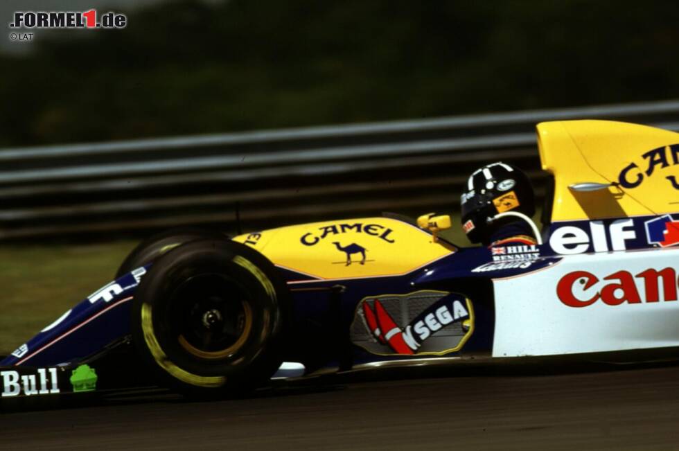#9 Williams & Sega: Durch das Sponsoring des japanischen Spielkonsolenherstellers tauchte 1993 plötzlich die Game-Figur "Sonic the Hedgehog" auf den Boliden von Alain Prost und Damon Hill auf. Besonders originell: die seitlich auf den Williams gepinselten Sonic-Beine des Fahrers. Sega war 1993 übrigens auch Titelsponsor des legendären Regenrennens in Donington, inklusive Siegertrophäe im Sonic-Design. #9 Williams & Sega: Durch das Sponsoring des japanischen Spielkonsolenherstellers tauchte 1993 plötzlich die Game-Figur "Sonic the Hedgehog" auf den Boliden von Alain Prost und Damon Hill auf. Besonders originell: die seitlich auf den Williams gepinselten Sonic-Beine des Fahrers. Sega war 1993 übrigens auch Titelsponsor des legendären Regenrennens in Donington, inklusive Siegertrophäe im Sonic-Design.