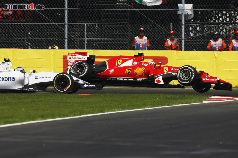 Position 9: Beim Kampf um die finnische Vorherrschaft kommen sich Valtteri Bottas und Routinier Kimi Räikkönen zwei Mal zu nahe. In Sotschi rammt der Ferrari-Pilot den Williams-Fahrer und zerstört dessen Rennen, in Mexiko (Foto) zieht Räikkönen dann den Kürzeren und scheidet aus. Ausdiskutiert wird die Sache - typisch Finnen - nicht. Position 9: Beim Kampf um die finnische Vorherrschaft kommen sich Valtteri Bottas und Routinier Kimi Räikkönen zwei Mal zu nahe. In Sotschi rammt der Ferrari-Pilot den Williams-Fahrer und zerstört dessen Rennen, in Mexiko (Foto) zieht Räikkönen dann den Kürzeren und scheidet aus. Ausdiskutiert wird die Sache - typisch Finnen - nicht.