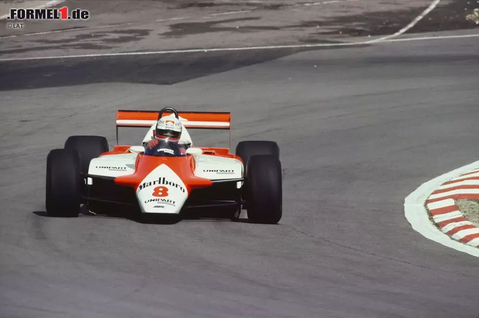 #13: Niki Lauda (1982). "Ich will nicht mehr im Kreis fahren." Mit diesen Worten hat Niki Lauda während des Freien Trainings zum Kanada-Grand-Prix 1979 seine aktive Laufbahn in der Formel 1 beendet, doch nur zwei Jahre später überlegt er es sich anders: Nicht ganz freiwillig, schließlich braucht er Geld für den Aufbau seiner Airline. Als er in seinen neuen McLaren-Boliden klettert, staunt er nicht schlecht: Kohlefaserverstärkter Kunststoff macht das Auto leichter und sicherer, der so genannte "Groundeffect" deutlich schneller. Lauda gewinnt bereits das dritte Rennen nach seinem Comeback und wird 1984 nochmals Weltmeister, als er Alain Prost um einen halben Punkt schlägt. Ein Jahr später ist endgültig Schluss. Foto zur News: #13: Niki Lauda (1982). "Ich will nicht mehr im Kreis fahren." Mit diesen Worten hat Niki Lauda während des Freien Trainings zum Kanada-Grand-Prix 1979 seine aktive Laufbahn in der Formel 1 beendet, doch nur zwei Jahre später überlegt er es sich anders: Nicht ganz freiwillig, schließlich braucht er Geld für den Aufbau seiner Airline. Als er in seinen neuen McLaren-Boliden klettert, staunt er nicht schlecht: Kohlefaserverstärkter Kunststoff macht das Auto leichter und sicherer, der so genannte "Groundeffect" deutlich schneller. Lauda gewinnt bereits das dritte Rennen nach seinem Comeback und wird 1984 nochmals Weltmeister, als er Alain Prost um einen halben Punkt schlägt. Ein Jahr später ist endgültig Schluss.