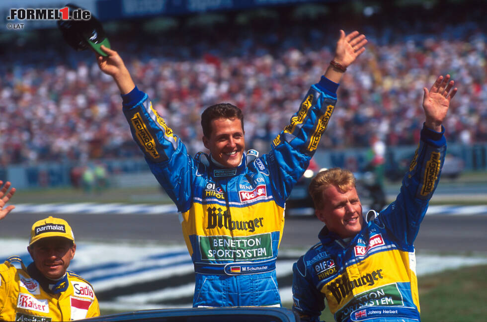 Platz 10 - Johnny Herbert: Die Formel-1-Karriere des smarten Briten verläuft wechselhaft, ist aber nicht ohne Erfolge. Bei 161 Grand-Prix-Starts steht er sieben Mal auf dem Podium und gewinnt drei Rennen, zwei davon 1995 als Teamkollege von Michael Schumacher bei Benetton. Platz 10 - Johnny Herbert: Die Formel-1-Karriere des smarten Briten verläuft wechselhaft, ist aber nicht ohne Erfolge. Bei 161 Grand-Prix-Starts steht er sieben Mal auf dem Podium und gewinnt drei Rennen, zwei davon 1995 als Teamkollege von Michael Schumacher bei Benetton.