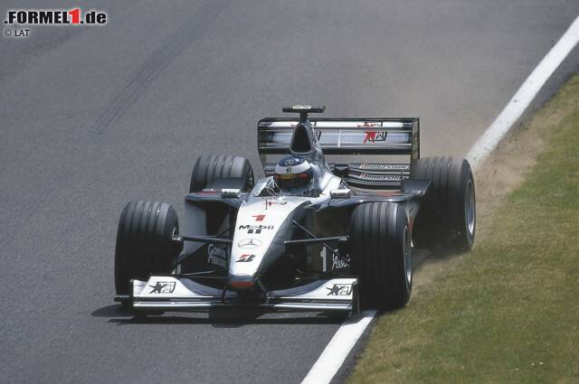 Foto zur News: #10 Mika Häkkinen 1999: Der fliegende Finne stellt seinen McLaren-Mercedes MP4/14 im Jahr seines zweiten WM-Titels bei 16 Rennen elfmal auf die Pole, was einer Quote von 68,75 Prozent entspricht.