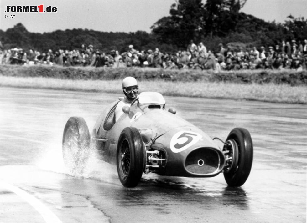 Foto zur News: #7 Alberto Ascari 1953: Ein Jahr nach seinem ersten Titelgewinn lässt der Italiener seinen zweiten folgen und setzt in puncto Pole-Position-Quote noch einen drauf. Inklusive Indy 500 werden neun Rennen gefahren. Ascari nimmt mit dem Ferrari 500 acht in Angriff und startet dabei sechsmal von der Pole: 75 Prozent.