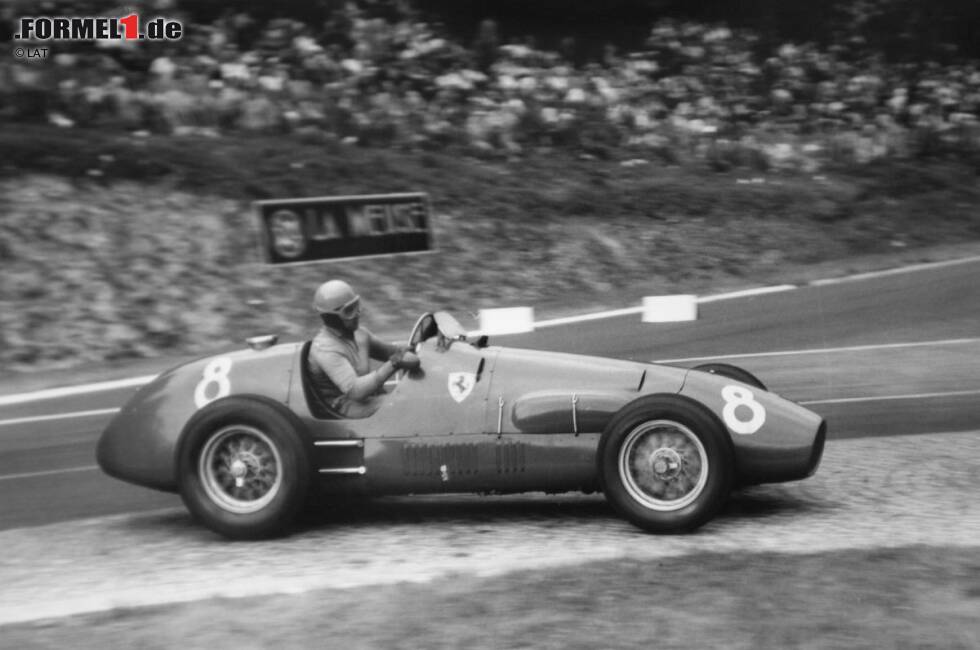 Foto zur News: #8 Alberto Ascari 1952: Die Saison umfasst inklusive des Indy 500 acht Rennen. Wie die meisten Formel-1-Stammfahrer, so lässt auch Ascari den US-Klassiker aus. Bei den übrigen sieben Rennen startet er mit seinem Ferrari 500 fünfmal von der Pole: 71,43 Prozent. Am Saisonende holt sich Ascari seinen ersten WM-Titel.