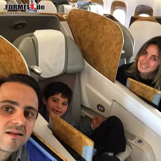 Foto zur News: Familie Massa reist nicht mit dem Privatjet, aber zumindest Business-Class an - man gönnt sich ja sonst nichts. Und natürlich ist auch Klein-Felipinho beim Saisonfinale dabei. Aus einem ganz besonderen Grund, über den wir ein paar Fotos weiter aufklären.