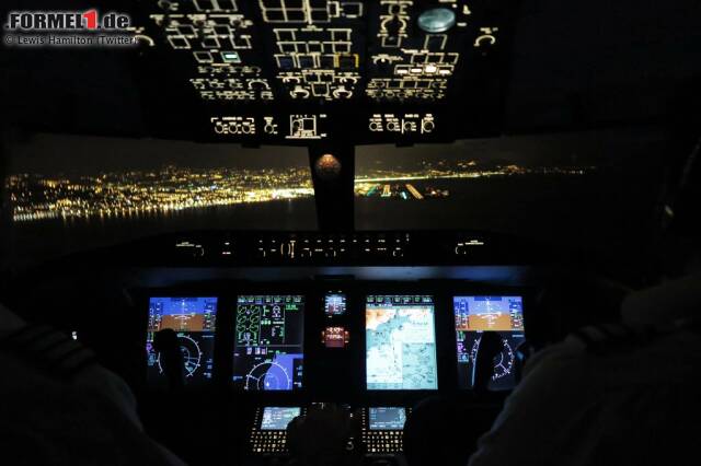 Foto zur News: Es sollte das Wochenende des Lewis Hamilton werden, und er beginnt es - wie so oft - mit Twitter-Einblicken in sein Privatleben. Zum Beispiel ins Cockpit seiner Bombardier-Challenger 605 beim Landeanflug auf Austin.