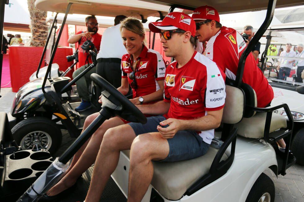 Foto zur News: Auch wenn Kimi Räikkönen als Zweiter die Kastanien aus dem Feuer holt: Der neue Star bei Ferrari heißt Sebastian Vettel. Und der Teamleader, ganz der Chef, greift dann auch beim Golfcart ans Steuer. Mit Medienbetreuerin Britta Roeske am Beifahrersitz.