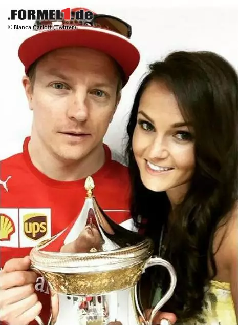 Foto zur News: Kimi Räikkönen mit Freundin Minttu Virtanen, Mutter seines Söhnchens, und Pokal. Seinem Ruf als "Iceman" wird er wieder einmal gerecht. Als ihm Teamchef Maurizio Arrivabene voller Euphorie zum zweiten Platz gratuliert ("Ich bin stolz auf dich, &#039;Iceman&#039;!"), funkt Kimi nur eiskalt zurück: "Jaja, schon gut. Danke."