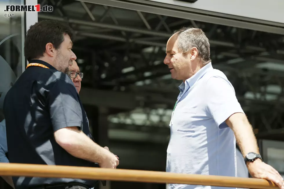 ... oder auch deren Partnern, hier zum Beispiel Peter Schöggl von AVL. Das ist jene Firma, die Renault beim Motor unter die Arme greift. Eine Paddock-Theorie: Dem früheren Toro-Rosso-Chef wird es zu langweilig, mit junger Freundin und Baby zu Hause zu sitzen. Foto zur News: ... oder auch deren Partnern, hier zum Beispiel Peter Schöggl von AVL. Das ist jene Firma, die Renault beim Motor unter die Arme greift. Eine Paddock-Theorie: Dem früheren Toro-Rosso-Chef wird es zu langweilig, mit junger Freundin und Baby zu Hause zu sitzen.