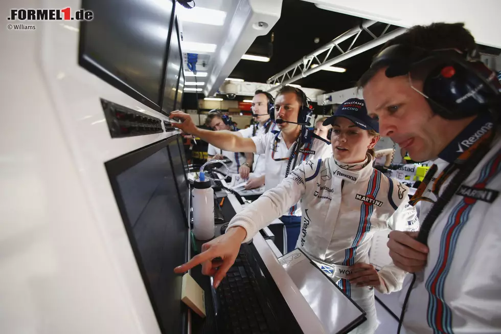 Am Scheideweg: Susie Wolff darf bei Williams testen und manchmal freitags trainieren, aber keine Rennen fahren. Daher legt ihr selbst Ehemann Toto inzwischen nahe, über Alternativen zur Formel 1 zumindest nachzudenken. Am fehlenden Arbeitseinsatz liegt's nicht. Foto zur News: Am Scheideweg: Susie Wolff darf bei Williams testen und manchmal freitags trainieren, aber keine Rennen fahren. Daher legt ihr selbst Ehemann Toto inzwischen nahe, über Alternativen zur Formel 1 zumindest nachzudenken. Am fehlenden Arbeitseinsatz liegt's nicht.