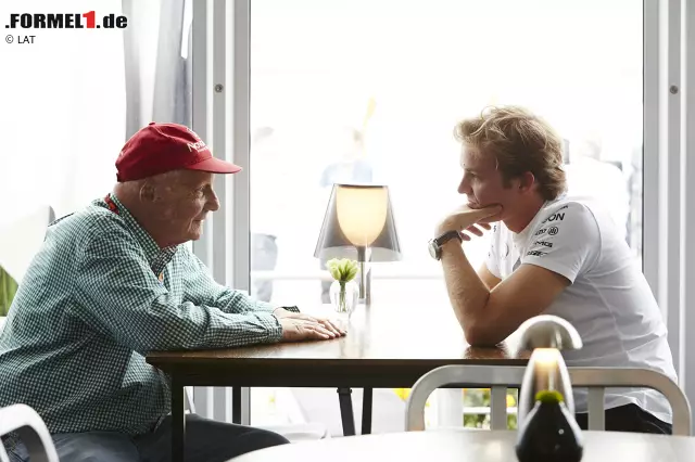 Foto zur News: Mexiko 2015 ist das Wochenende des Nico Rosberg, aber erst einmal müssen nach der Mercedes-Kontroverse von Austin die Wogen geglättet werden. Niki Lauda sieht zuerst Redebedarf, dann nicht mehr - und am Ende nehmen sich der Österreicher und sein Landsmann Toto Wolff ihre Fahrer doch zur Brust. Mit zufriedenstellendem Ausgang, wie Wolff sagt, ohne ins Detail zu gehen.