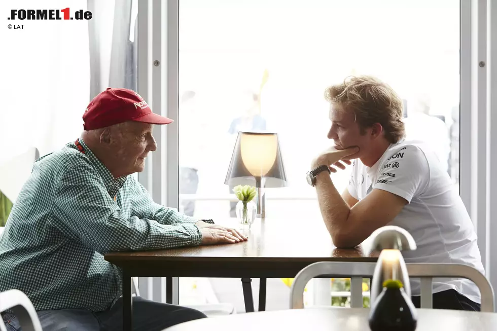 Foto zur News: Mexiko 2015 ist das Wochenende des Nico Rosberg, aber erst einmal müssen nach der Mercedes-Kontroverse von Austin die Wogen geglättet werden. Niki Lauda sieht zuerst Redebedarf, dann nicht mehr - und am Ende nehmen sich der Österreicher und sein Landsmann Toto Wolff ihre Fahrer doch zur Brust. Mit zufriedenstellendem Ausgang, wie Wolff sagt, ohne ins Detail zu gehen.