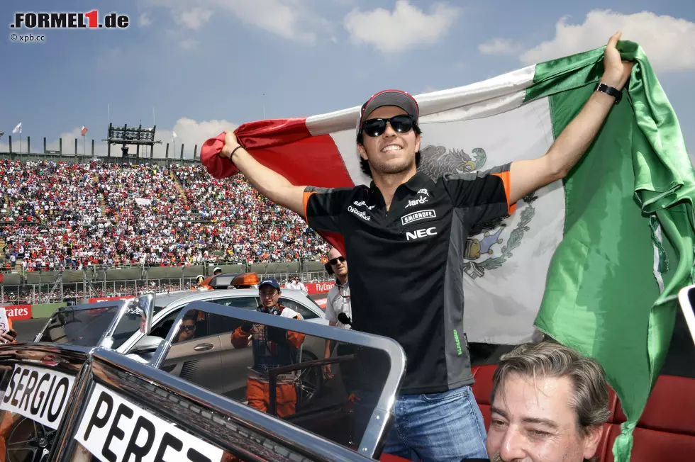 "Als ich 25 war, wäre mir dieser Rummel zu Kopf gestiegen", gesteht Damon Hill, Weltmeister von 1996, über die "Checo"-Mania in Mexiko. Und Jo Ramirez, legendärer McLaren-Teammanager, sagt über seinen Landsmann: "Früher war Sergio ein bisschen arrogant. Inzwischen ist er zu einem smarten Kerl geworden." Foto zur News: "Als ich 25 war, wäre mir dieser Rummel zu Kopf gestiegen", gesteht Damon Hill, Weltmeister von 1996, über die "Checo"-Mania in Mexiko. Und Jo Ramirez, legendärer McLaren-Teammanager, sagt über seinen Landsmann: "Früher war Sergio ein bisschen arrogant. Inzwischen ist er zu einem smarten Kerl geworden."