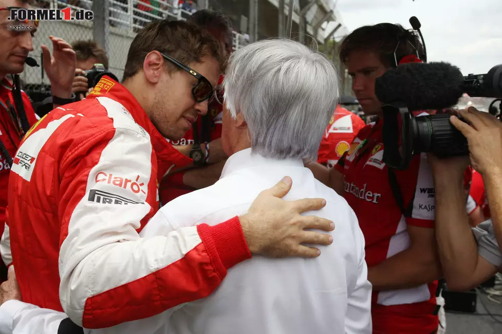 ... vielleicht aber auch nicht. Denn Grid-Boy-Sponsor "Celebrity Coffee" ist das neueste Projekt von Fabiana Ecclestone, die vor ihrer Hochzeit mit dem mächtigen Formel-1-Boss in Interlagos im Marketing gearbeitet hat. Klärungsbedarf zwischen den Herren Vettel und Ecclestone. Foto zur News: ... vielleicht aber auch nicht. Denn Grid-Boy-Sponsor "Celebrity Coffee" ist das neueste Projekt von Fabiana Ecclestone, die vor ihrer Hochzeit mit dem mächtigen Formel-1-Boss in Interlagos im Marketing gearbeitet hat. Klärungsbedarf zwischen den Herren Vettel und Ecclestone.