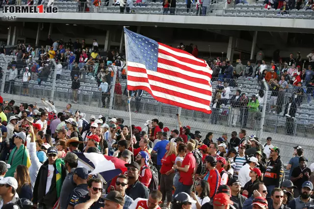 Foto zur News: Romain Grosjean (Lotus): "Die Strecke sieht fantastisch aus seitdem ich 2012 das erste Mal um den Kurs gelaufen bin und mir nur dachte: 'Wow!' Toll, dass es bei einem Rennen noch landestypischen Charakter gibt. Das ist in Austin definitiv der Fall, wenn es um den Zuspruch der Fans und die sehr amerikanische Präsentation geht."