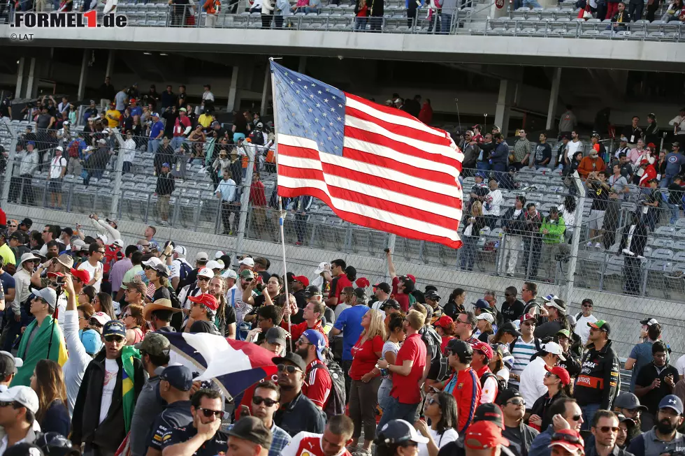 Foto zur News: Romain Grosjean (Lotus): &quot;Die Strecke sieht fantastisch aus seitdem ich 2012 das erste Mal um den Kurs gelaufen bin und mir nur dachte: &#039;Wow!&#039; Toll, dass es bei einem Rennen noch landestypischen Charakter gibt. Das ist in Austin definitiv der Fall, wenn es um den Zuspruch der Fans und die sehr amerikanische Präsentation geht.&quot;