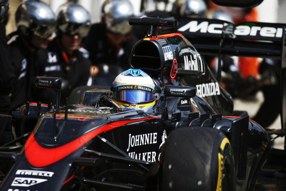 Foto zur News: Fernando Alonso (McLaren): &quot;Aus der Cockpitperspektive ist Spa ein spektakulärer Kurs, aber auch aus Sicht der Fans ist es ein besonderer Ort. Es ist eine Strecke, auf der ich in der Formel 3000 gewonnen habe, aber noch nie in der Formel 1. Ich hatte aber einige richtig tolle Duelle hier.&quot;