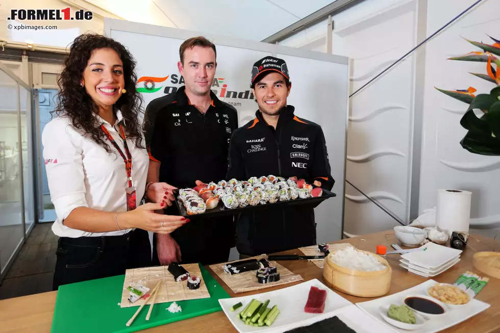 Foto zur News: Carlos Sainz (Toro Rosso): &quot;Suzuka scheint sehr ähnlich zu sein wie meine Lieblingsstrecken Spa-Francorchamps und Silverstone. Die japanischen Fans scheinen Feuer und Flamme für den Motorsport zu sein. Mein Renningenieur ist verrückt nach Sushi und hat seit Beginn des Jahres nicht aufgehört, mich an unser Abendessen in Japan zu erinnern.&quot;