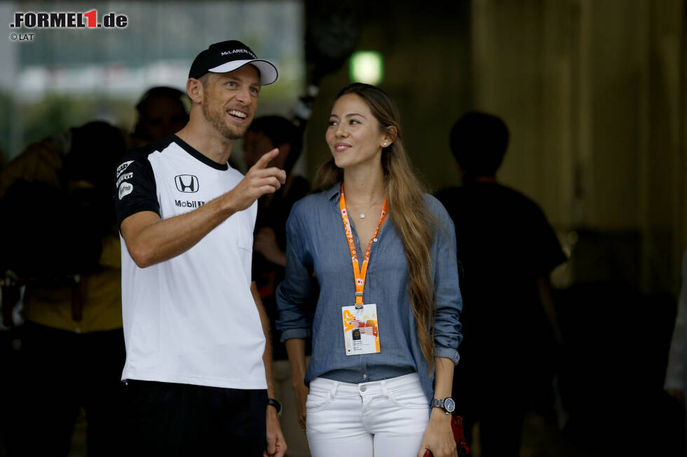 Foto zur News: Jenson Button (McLaren): &quot;Es gibt kaum Strecken, die schöner zu fahren sind oder auf denen es sich schöner gewinnen lässt. Als ich 1994 auf der Kartstrecke gewesen bin, bin ich zum ersten Mal über die Bahn gelaufen und dachte mir: &#039;Das ist wirklich für ein Formel-1-Auto gebaut worden!&#039;&quot;