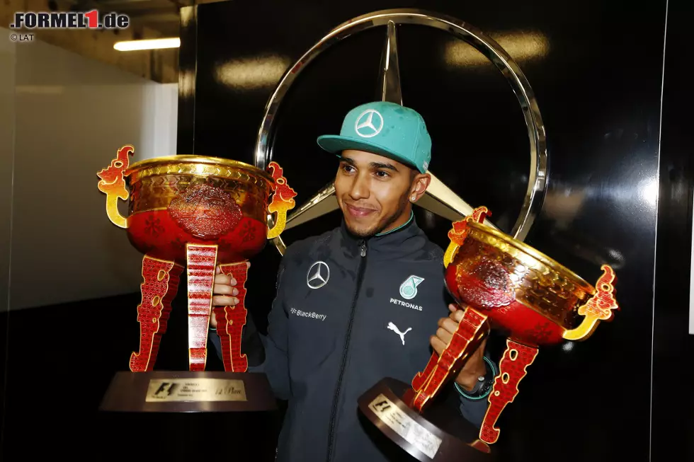 Foto zur News: Lewis Hamilton (Mercedes): &quot;Die Strecke bietet andere Herausforderungen als der Albert Park und Sepang. Ich mag den Kurs jedoch sehr. Er liegt meinem Fahrstil sehr gut.&quot;
