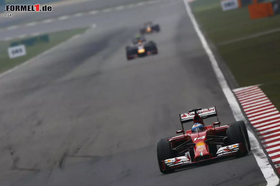 Sergio Perez (Force India): "Die lange Gegengerade hat etwas von Dragster-Rennen. Dort zählen Pferdestärken und Topspeed. Anschließend findet sich die beste Überholmöglichkeit." Foto zur News: Sergio Perez (Force India): "Die lange Gegengerade hat etwas von Dragster-Rennen. Dort zählen Pferdestärken und Topspeed. Anschließend findet sich die beste Überholmöglichkeit."