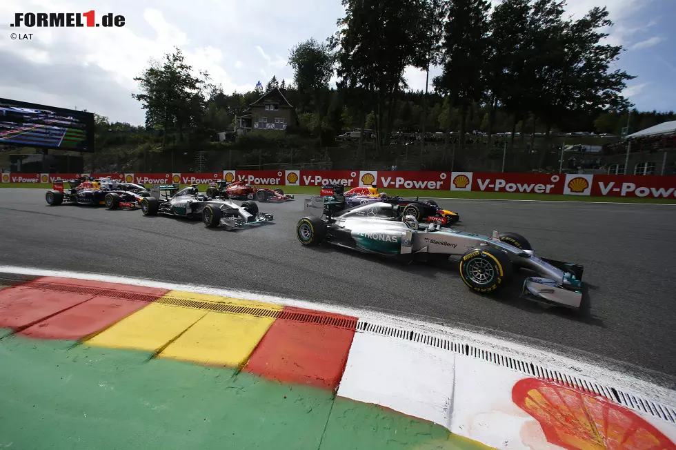 Obwohl der Kurs damit nicht einmal mehr halb so lang ist wie die Originalstrecke, bleibt Spa-Francorchamps der längste Kurs im Formel-1-Kalender. Mit 7,004 Kilometern ist er 1,113 Kilometer länger als Silverstone. Foto zur News: Obwohl der Kurs damit nicht einmal mehr halb so lang ist wie die Originalstrecke, bleibt Spa-Francorchamps der längste Kurs im Formel-1-Kalender. Mit 7,004 Kilometern ist er 1,113 Kilometer länger als Silverstone.
