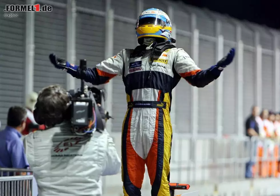 Die sieben bisherigen Rennen wurden von nur drei Fahrern gewonnen. Sebastian Vettel ist mit drei aufeinanderfolgenden Siegen von 2011 bis 2013 der erfolgreichste Pilot hier, alle waren für Red Bull. Lewis Hamilton hat zwei Siege auf dem Konto, 2009 für McLaren und im vergangenen Jahr für Mercedes. Auch Fernando Alonso steht bei zwei Siegen, er gewann das erste Rennen 2008 für Renault und dann 2010 für Ferrari. Foto zur News: Die sieben bisherigen Rennen wurden von nur drei Fahrern gewonnen. Sebastian Vettel ist mit drei aufeinanderfolgenden Siegen von 2011 bis 2013 der erfolgreichste Pilot hier, alle waren für Red Bull. Lewis Hamilton hat zwei Siege auf dem Konto, 2009 für McLaren und im vergangenen Jahr für Mercedes. Auch Fernando Alonso steht bei zwei Siegen, er gewann das erste Rennen 2008 für Renault und dann 2010 für Ferrari.