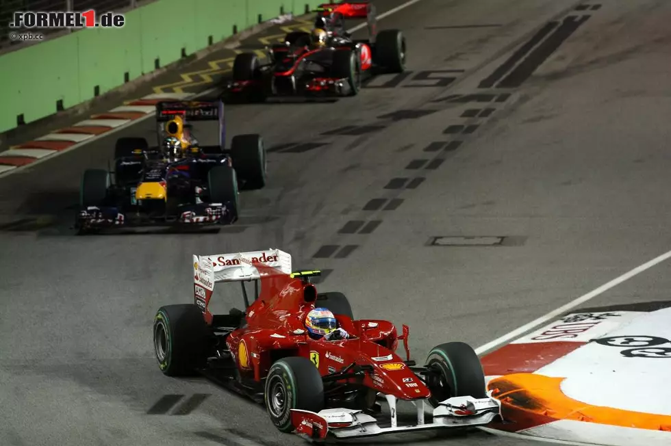 Fünfmal wurde der Singapur-Grand-Prix von der Pole-Position aus gewonnen. Hamilton siegte 2009 und 2014 von vorne, Alonso 2010 und Vettel 2011 und 2013. Foto zur News: Fünfmal wurde der Singapur-Grand-Prix von der Pole-Position aus gewonnen. Hamilton siegte 2009 und 2014 von vorne, Alonso 2010 und Vettel 2011 und 2013.