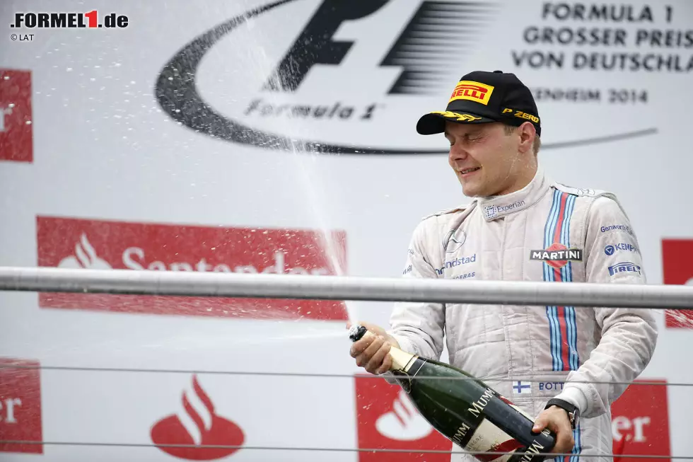 Valtteri Bottas fährt an diesem Wochenende seinen 50. Grand Prix. Der Finne trat im Training des Malaysia-Grand-Prix 2012 erstmals in Erscheinung und fuhr weitere 14 Trainingssessions für Williams, bevor er für das Team in Australien 2013 sein Renndebüt gab. Mit Ausnahme des diesjährigen Australien-Grand-Prix, wo er verletzungsbedingt fehlte, nahm er seitdem an allen Rennen teil. Bottas konnte bislang 281 Zähler und sieben Podestplätze einfahren. Sein bestes Ergebnis waren zweite Plätze in Großbritannien und Deutschland im vergangenen Jahr. Foto zur News: Valtteri Bottas fährt an diesem Wochenende seinen 50. Grand Prix. Der Finne trat im Training des Malaysia-Grand-Prix 2012 erstmals in Erscheinung und fuhr weitere 14 Trainingssessions für Williams, bevor er für das Team in Australien 2013 sein Renndebüt gab. Mit Ausnahme des diesjährigen Australien-Grand-Prix, wo er verletzungsbedingt fehlte, nahm er seitdem an allen Rennen teil. Bottas konnte bislang 281 Zähler und sieben Podestplätze einfahren. Sein bestes Ergebnis waren zweite Plätze in Großbritannien und Deutschland im vergangenen Jahr.