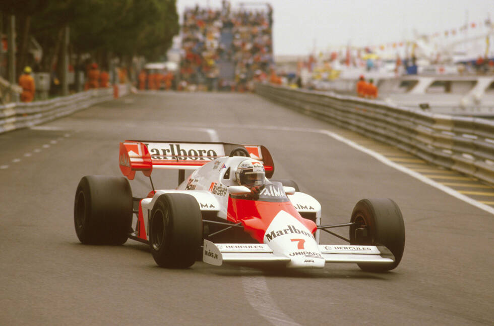 Foto zur News: Lässt man den Sieg von Olivier Panis im Regenrennen von 1996 (Startplatz 14!) außer Acht, hat in Monaco 30 Jahre lang niemand mehr von einem Startplatz außerhalb der Top 4 gewonnen. 1985 siegte Alain Prost zum zweiten Mal in Monaco - von Startplatz fünf. Auch seine drei weiteren Siege in Monte Carlo (1984, 1986 und 1998) erzielte Prost für McLaren.