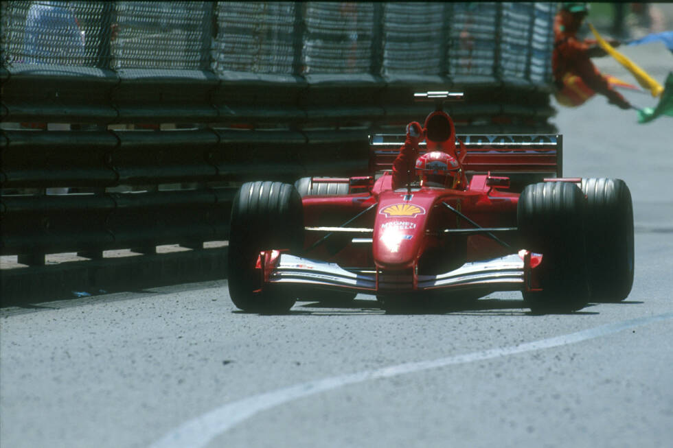 Foto zur News: Interessant: Just vor dem Beginn dieses Trends gelang es dem Pole-Mann fünfmal in Folge nicht, seinen Startplatz in einen Sieg umzuwandeln. 2003 siegte Juan Pablo Montoya von Rang drei kommend. David Coulthard fuhr 2000 und 2002 von Platz drei nach vorn. Michael Schumacher gewann 1999 und 2001 jeweils nach Startplatz zwei.