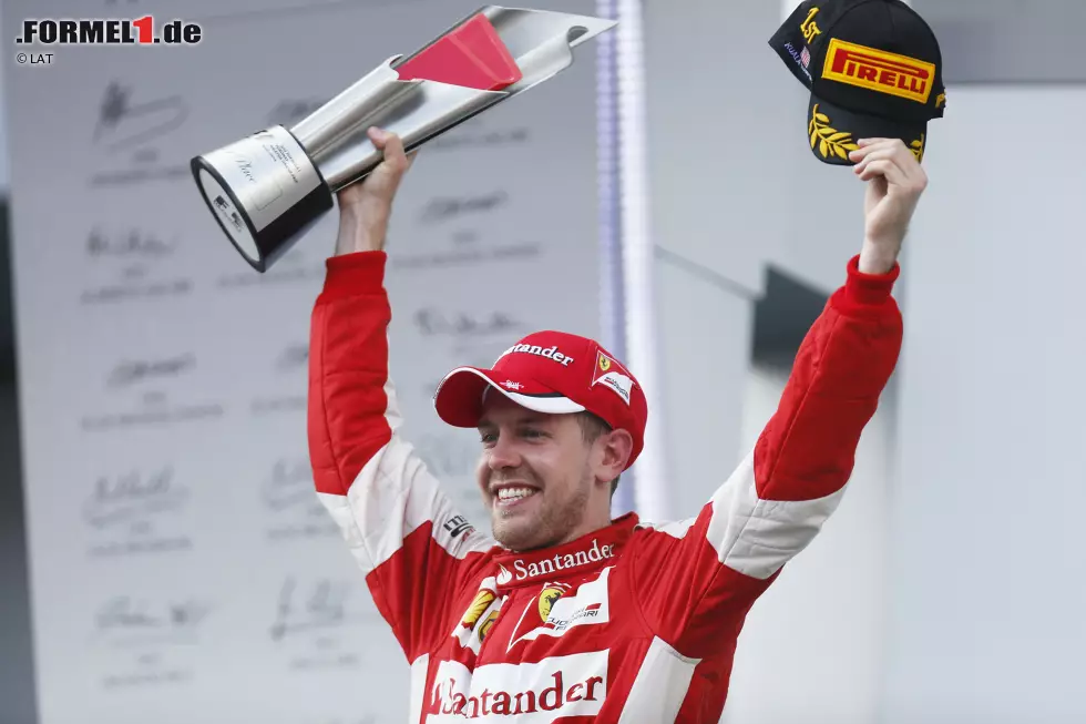 Durch seinen Sieg in Malaysia stieg Sebastian Vettel in eine exklusive Gruppe von Piloten auf, die Grands Prix mit drei verschiedenen Teams gewinnen konnten. Auf dieser Liste stehen außerdem Fernando Alonso, Gerhard Berger, Jenson Button, Dan Gurney, Niki Lauda, Nelson Piquet, Kimi Räikkönen, Carlos Reutemann, Jody Scheckter und John Surtees. Alain Prost (Renault, McLaren, Ferrari, Williams), Juan Manuel Fangio (Alfa Romeo, Maserati, Mercedes, Ferrari) und Stirling Moss (Mercedes, Maserati, Vanwall, Rob Walker) gewannen sogar mit vier verschiedenen Teams. Foto zur News: Durch seinen Sieg in Malaysia stieg Sebastian Vettel in eine exklusive Gruppe von Piloten auf, die Grands Prix mit drei verschiedenen Teams gewinnen konnten. Auf dieser Liste stehen außerdem Fernando Alonso, Gerhard Berger, Jenson Button, Dan Gurney, Niki Lauda, Nelson Piquet, Kimi Räikkönen, Carlos Reutemann, Jody Scheckter und John Surtees. Alain Prost (Renault, McLaren, Ferrari, Williams), Juan Manuel Fangio (Alfa Romeo, Maserati, Mercedes, Ferrari) und Stirling Moss (Mercedes, Maserati, Vanwall, Rob Walker) gewannen sogar mit vier verschiedenen Teams.