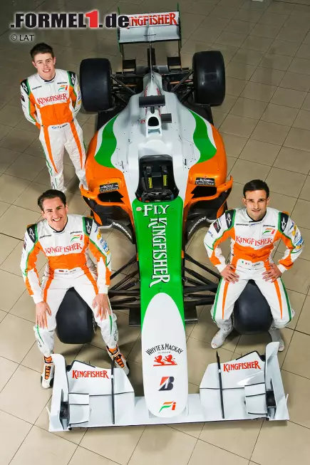 Foto zur News: 2010: Erneut stellt Force India den neuen Renner (VJM03) in der Teamzentrale in Silverstone vor. Neu ist auch die Fahrerbesetzung: Adrian Sutil ist weiterhin dabei, doch Vitantonio Liuzzi steigt zum Einsatzpiloten auf. Paul di Resta kommt als Test- und Ersatzfahrer dazu.