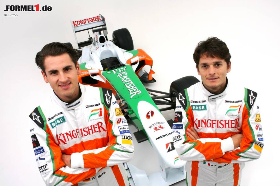 Foto zur News: 2009: Am Teamsitz in Silverstone zeigt Force India den VJM02 und vor allem die Farben der indischen Nationalflagge. Die Fahrerbesetzung bleibt indes gleich: Adrian Sutil und Giancarlo Fisichella bestreiten die Formel-1-Grands-Prix.