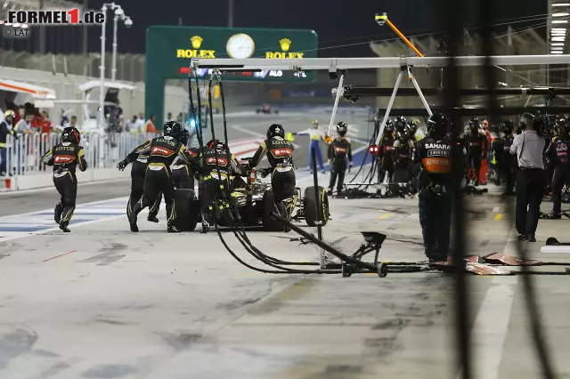 ... und beim letzten Boxenstopp aktiviert er auch noch irrtümlich die Motorenabschaltung. Die Crew muss neu starten, der Kolumbianer kommt am Ende als 15. ins Ziel. Teamkollege Romain Grosjean fährt als Siebter in die Punkteränge. Foto zur News: ... und beim letzten Boxenstopp aktiviert er auch noch irrtümlich die Motorenabschaltung. Die Crew muss neu starten, der Kolumbianer kommt am Ende als 15. ins Ziel. Teamkollege Romain Grosjean fährt als Siebter in die Punkteränge.