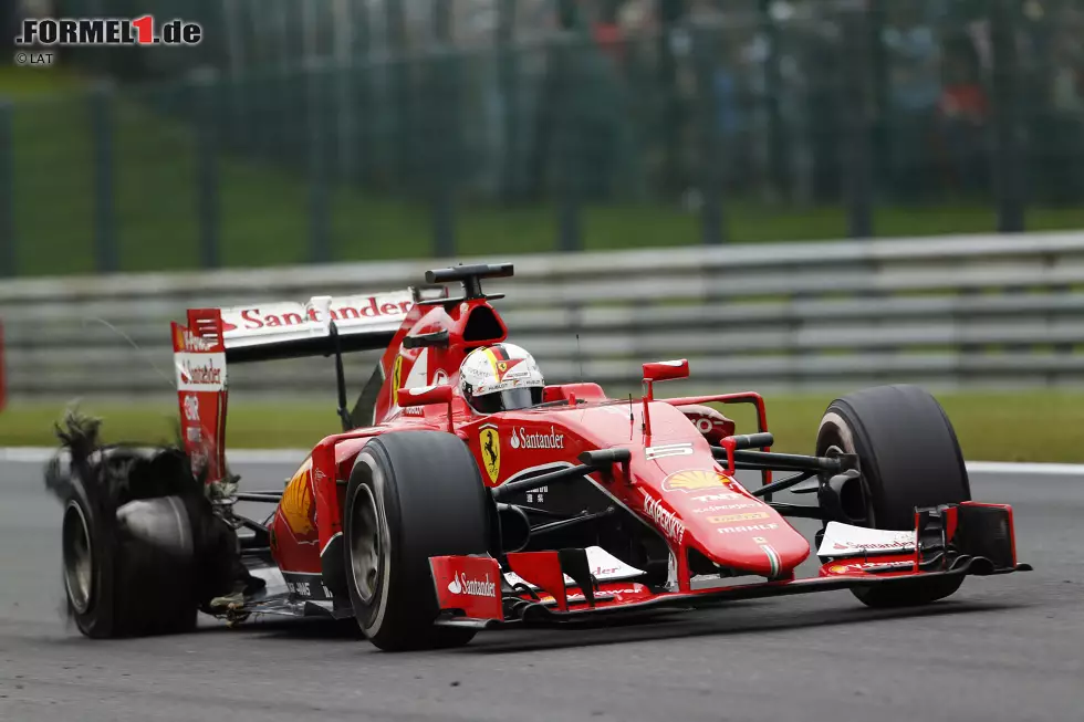 In der vorletzten Runde dann der Schock: Vettels rechter Hinterreifen platzt bei mehr als 300 km/h! Bereits in der 29. Runde hatte er Ferrari gefragt: "Vielleicht macht ein extra Stopp Sinn?" Aber das Team blieb bei der Einstoppstrategie: "Die Daten sehen gut aus, wir können bis zum Ende durchfahren." Falsch gedacht. Foto zur News: In der vorletzten Runde dann der Schock: Vettels rechter Hinterreifen platzt bei mehr als 300 km/h! Bereits in der 29. Runde hatte er Ferrari gefragt: "Vielleicht macht ein extra Stopp Sinn?" Aber das Team blieb bei der Einstoppstrategie: "Die Daten sehen gut aus, wir können bis zum Ende durchfahren." Falsch gedacht.