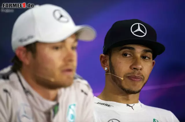 Bei der anschließenden FIA-Pressekonferenz dann der Eklat um die Mercedes-Strategie: "Interessant, Lewis, von dir zu hören, dass du nur an dich selbst gedacht hast", wittert Rosberg eine Verschwörung. Der "Krieg der Sterne" lässt grüßen... Foto zur News: Bei der anschließenden FIA-Pressekonferenz dann der Eklat um die Mercedes-Strategie: "Interessant, Lewis, von dir zu hören, dass du nur an dich selbst gedacht hast", wittert Rosberg eine Verschwörung. Der "Krieg der Sterne" lässt grüßen...