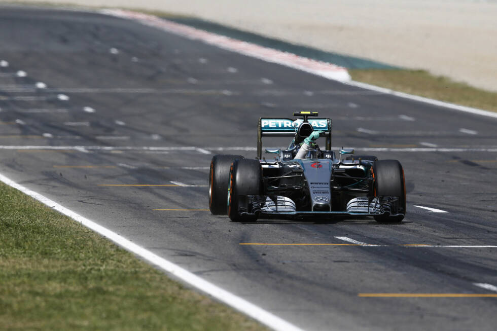 Foto zur News: Endlich Rosberg! Neun der letzten elf Rennen hat Hamilton gewonnen, er selbst nur eins (Brasilien 2014) - und jetzt den Grand Prix von Spanien. Am Ende sind es 17,551 Sekunden Vorsprung auf Hamilton. Und, aus Teamsicht viel wichtiger, 45,342 auf den drittplatzierten Vettel.