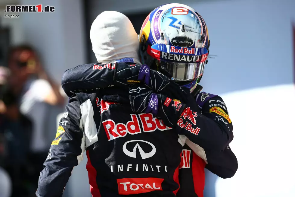 Und so fahren sie auch über die Ziellinie: Vettel gewinnt vor den beiden Red-Bull-Junioren - und erstmals in der Geschichte der Formel 1 stehen drei Junioren von Helmut Marko gleichzeitig auf dem Podium. Für Red Bull das beste Saisonergebnis 2015. Foto zur News: Und so fahren sie auch über die Ziellinie: Vettel gewinnt vor den beiden Red-Bull-Junioren - und erstmals in der Geschichte der Formel 1 stehen drei Junioren von Helmut Marko gleichzeitig auf dem Podium. Für Red Bull das beste Saisonergebnis 2015.