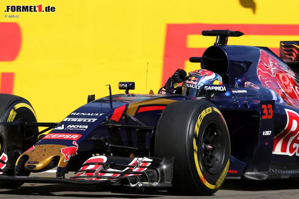 Abgerundet von Super-Rookie Verstappen auf dem vierten Platz, mit noch nicht einmal 18 Jahren. Der Niederländer schnuppert sogar am Podium, als gegen Ricciardo wegen der Rosberg-Kollision kurzzeitig eine Untersuchung im Raum steht. Diese bleibt aber ergebnislos. Foto zur News: Abgerundet von Super-Rookie Verstappen auf dem vierten Platz, mit noch nicht einmal 18 Jahren. Der Niederländer schnuppert sogar am Podium, als gegen Ricciardo wegen der Rosberg-Kollision kurzzeitig eine Untersuchung im Raum steht. Diese bleibt aber ergebnislos.