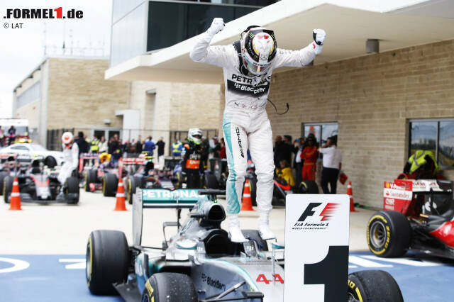 Foto zur News: Lewis Hamilton hat sein großes Karriereziel in der Formel 1 erreicht: In Austin feiert der Brite seinen dritten WM-Titel und hat damit genauso viele wie sein großes Vorbild Ayrton Senna erfahren können. Der Mercedes-Pilot ist auf dem Höhepunkt seiner Karriere. Wir blicken auf sein einzigartiges Motorsport-Leben.