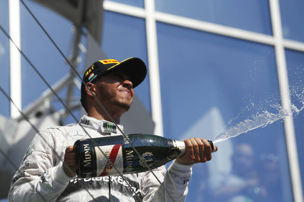 Foto zur News: In den ersten drei Rennen fährt er zweimal auf das Podest, vor der Sommerpause folgt in Ungarn der erste Sieg für das neue Team - und sein erster ohne McLaren. Im Gesamtklassement wird Hamilton zwar erneut nur Vierter, doch die Hoffnungen ruhen auf 2014 und einem komplett neuen Reglement.