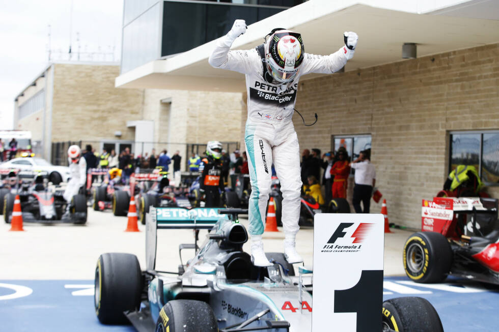Foto zur News: Lewis Hamilton hat sein großes Karriereziel in der Formel 1 erreicht: In Austin feiert der Brite seinen dritten WM-Titel und hat damit genauso viele wie sein großes Vorbild Ayrton Senna erfahren können. Der Mercedes-Pilot ist auf dem Höhepunkt seiner Karriere. Wir blicken auf sein einzigartiges Motorsport-Leben.