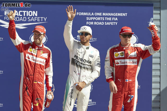 Foto zur News: Aber erst malzum Sportlichen: Hamilton holt die nächste Pole - und Kimi Räikkönen ist erst zum dritten Mal in einem Qualifying der Saison 2015 schneller als Vettel. Ferrari mit weniger als drei Zehntelsekunden Rückstand auf P2/3: Die eingesetzten Motorentoken vor dem Heimspiel auf der Powerstrecke Monza zeigen Wirkung.