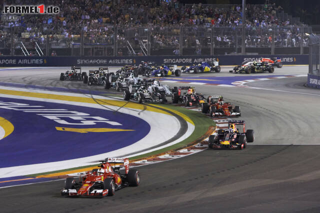 Foto zur News: Der Start: Vettel kommt am besten weg - und hat nach einer Runde schon drei Sekunden Vorsprung.