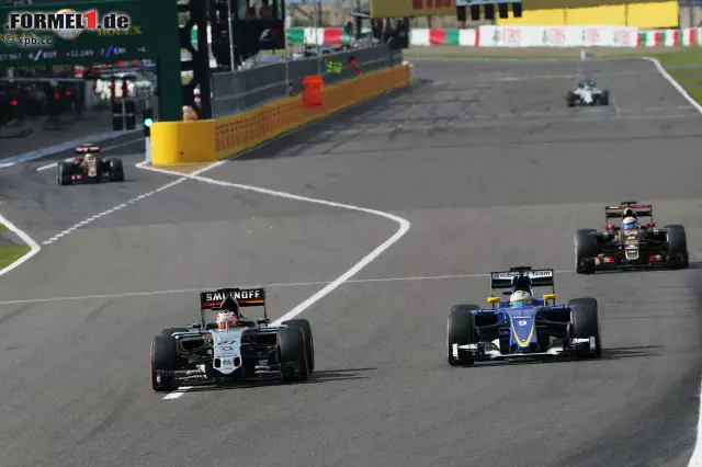 Suzuka 2015 ist auch ein Rennen der spannenden Kämpfe im Mittelfeld (was die Weltregie dazu veranlasst, diese zu zeigen und das siegreiche Mercedes-Team bis auf sechs Minuten fast komplett auszublenden). Hervorzuheben ist die Leistung von Nico Hülkenberg: Der Force-India-Pilot legt mit einem guten Start den Grundstein für seinen späteren sechsten Platz. Foto zur News: Suzuka 2015 ist auch ein Rennen der spannenden Kämpfe im Mittelfeld (was die Weltregie dazu veranlasst, diese zu zeigen und das siegreiche Mercedes-Team bis auf sechs Minuten fast komplett auszublenden). Hervorzuheben ist die Leistung von Nico Hülkenberg: Der Force-India-Pilot legt mit einem guten Start den Grundstein für seinen späteren sechsten Platz.
