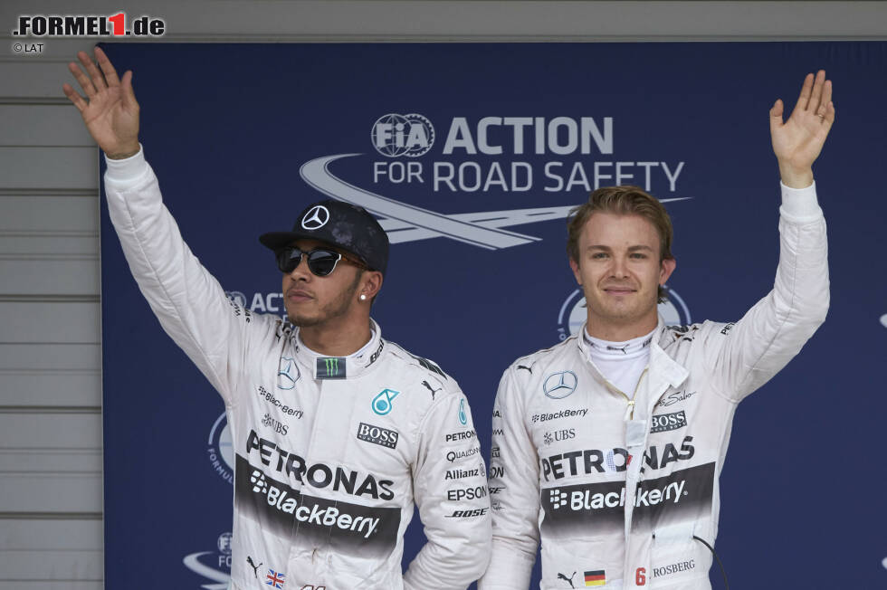Foto zur News: Nico Rosberg, Schnellster im ersten Q3-Run, bedankt sich beim Russen und staubt so seine erste Pole-Position seit Barcelona ab. Aber Hamilton weiß genau, dass er eigentlich der Schnellere war: &quot;Als ich meine Runde abbrechen musste, hatte ich Vorsprung.&quot;