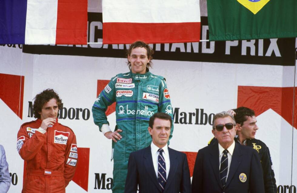 Foto zur News: Das Mexiko-Comeback geht am 12. Oktober 1986 über die Bühne. Das Layout der Rennstrecke in Mexiko-Stadt wurde von 5,000 auf 4,421 Kilometer verkürzt. doch der Charakter inklusive der ultraschnellen Peraltada-Kurve ist erhalten geblieben. Das Rennen gewinnt Benetton-Pilot Gerhard Berger, weil er mit seinen Pirelli-Reifen anders als die Goodyear-bereifte Konkurrenz ohne Boxenstopp über die Distanz kommt. Es ist sowohl für Berger als auch für Benetton der erste Formel-1-Sieg. Alain Prost (McLaren) und Ayrton Senna (Lotus) bleiben auf dem Podium nur die Plätze zwei und drei.