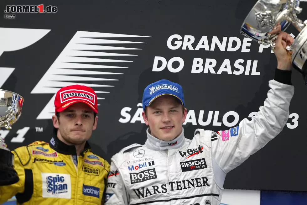 Giancarlo Fisichella gewinnt sensationell und unter chaotischen Umständen das Abbruchrennen in Interlagos. Bei der Siegerehrung steht der Italiener lediglich auf dem zweiten Platz, erst einige Tage später wird das Endergebnis offiziell korrigiert. Somit kommt Jordan am Grünen Tisch zum vierten und letzten Grand-Prix-Sieg seiner Geschichte. Irgendwie passt dieses Kuriosum ganz gut in die Historie des Rennstalls. Foto zur News: Giancarlo Fisichella gewinnt sensationell und unter chaotischen Umständen das Abbruchrennen in Interlagos. Bei der Siegerehrung steht der Italiener lediglich auf dem zweiten Platz, erst einige Tage später wird das Endergebnis offiziell korrigiert. Somit kommt Jordan am Grünen Tisch zum vierten und letzten Grand-Prix-Sieg seiner Geschichte. Irgendwie passt dieses Kuriosum ganz gut in die Historie des Rennstalls.